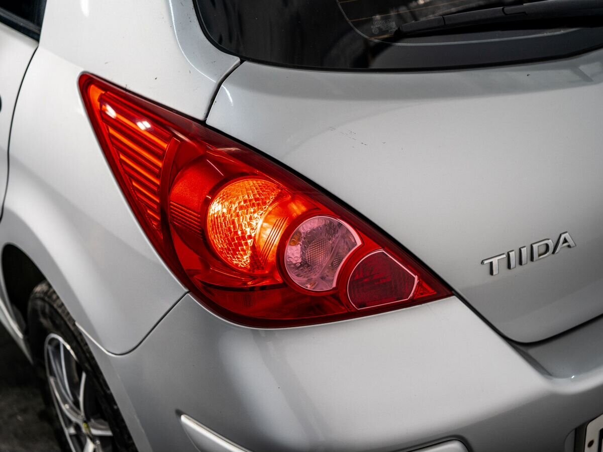 Nissan Tiida 2011 - фото автомобиля