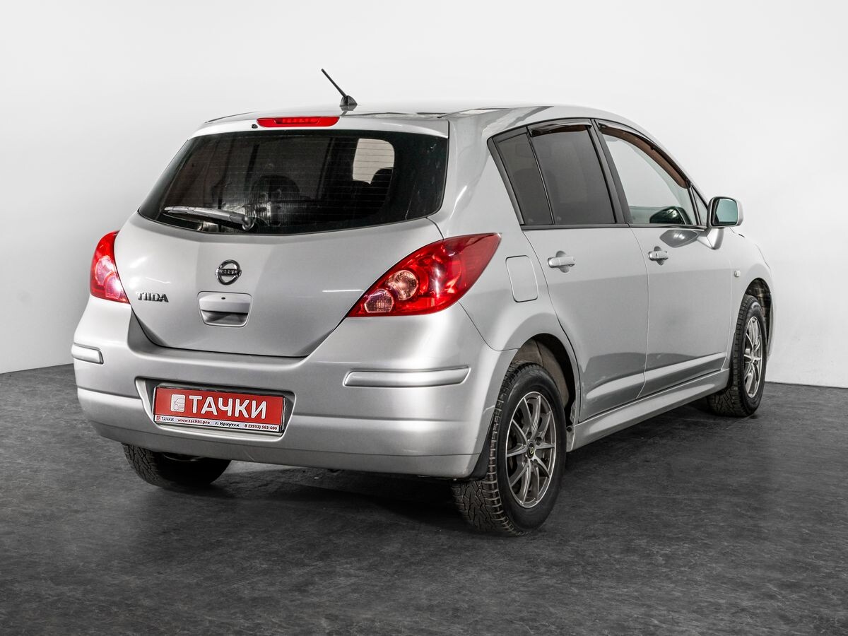 Nissan Tiida 2011 - фото автомобиля