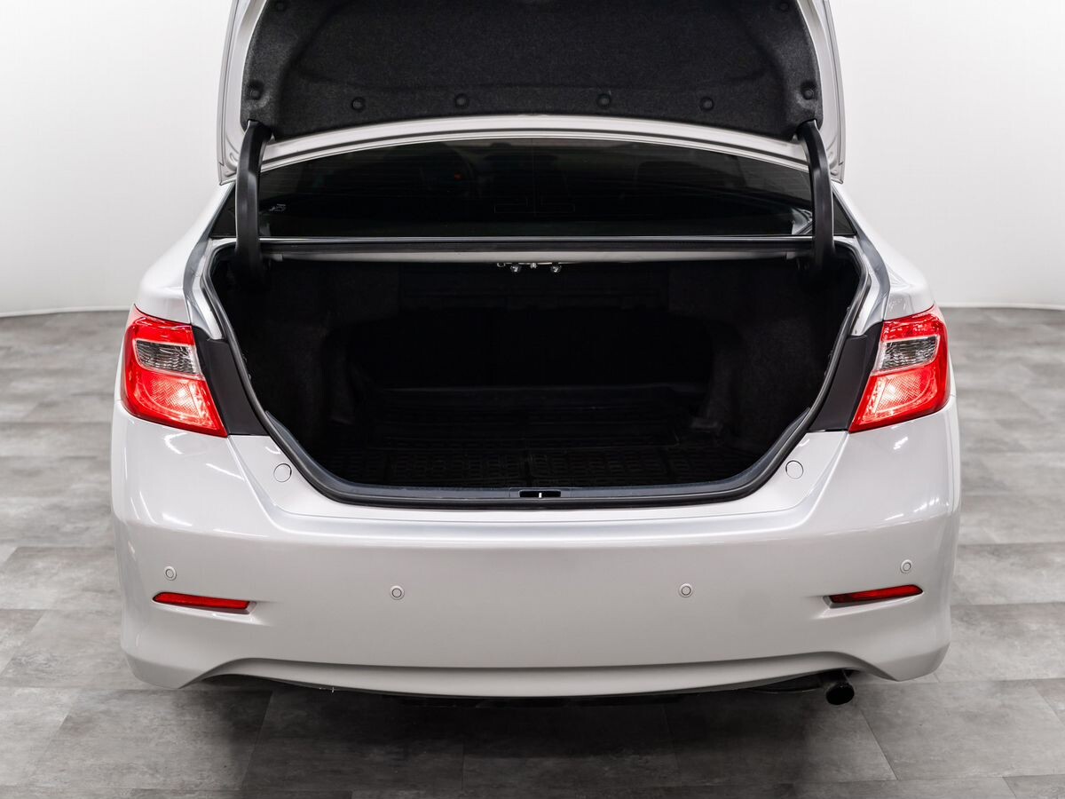 Toyota Camry 2014 - фото автомобиля