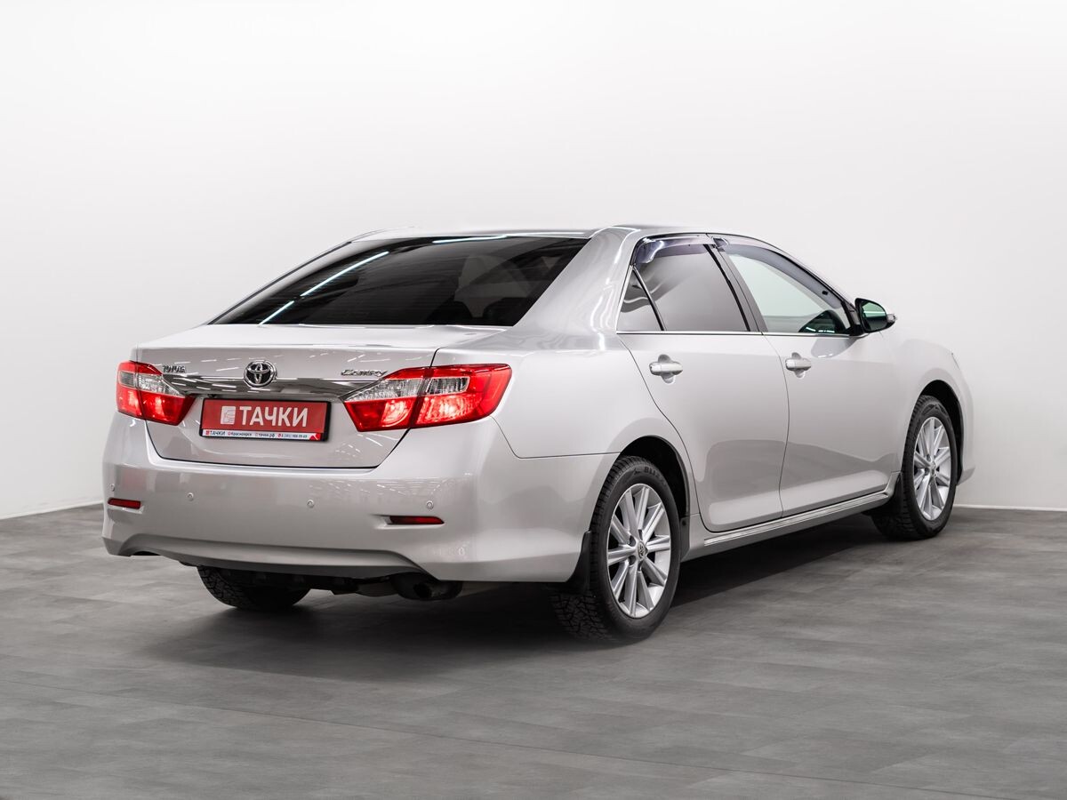 Toyota Camry 2014 - фото автомобиля