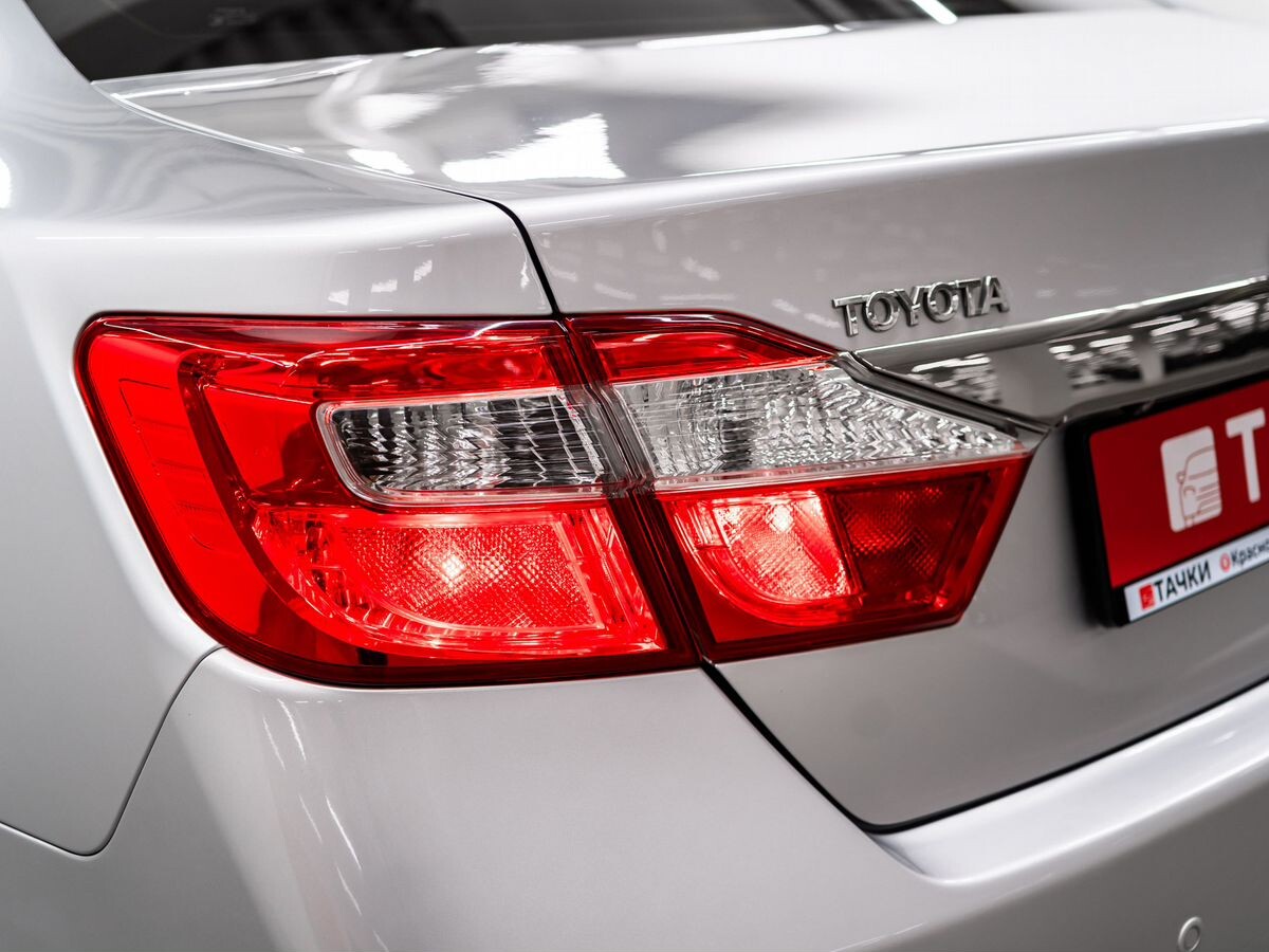 Toyota Camry 2014 - фото автомобиля
