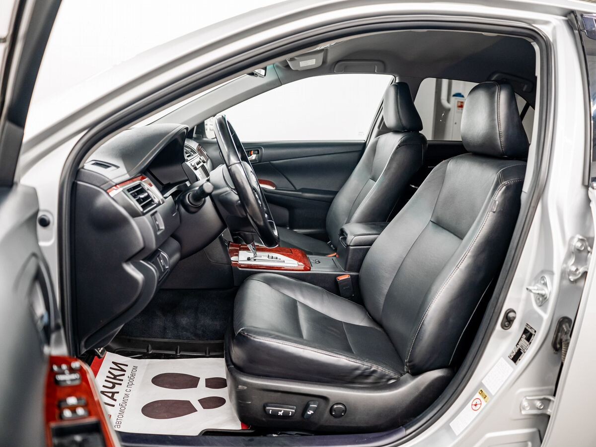 Toyota Camry 2014 - фото автомобиля