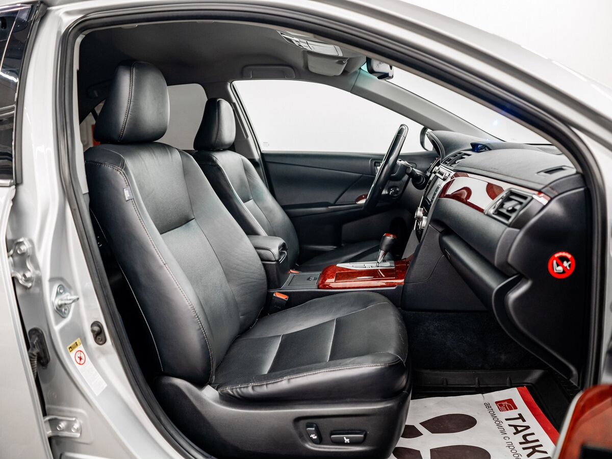 Toyota Camry 2014 - фото автомобиля