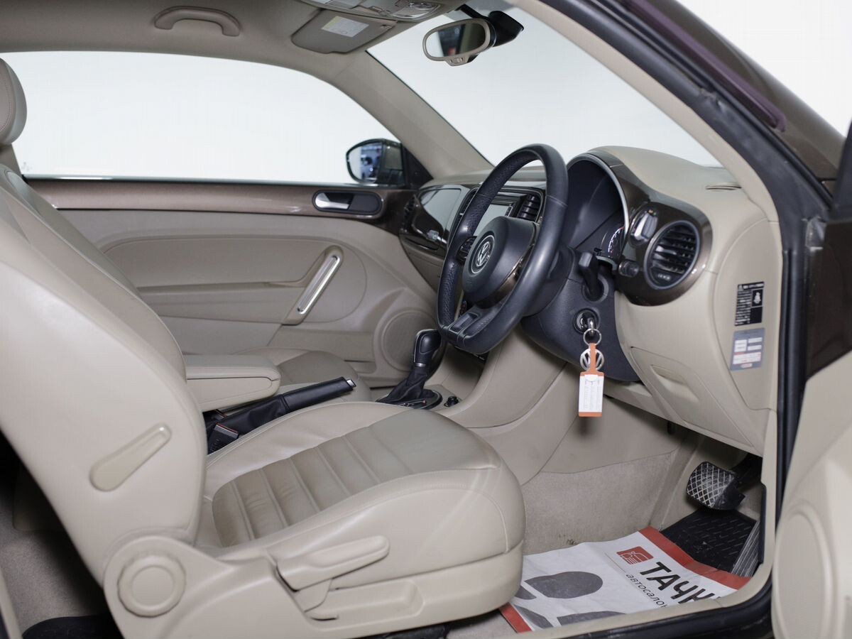 Volkswagen Beetle 2015 - фото автомобиля