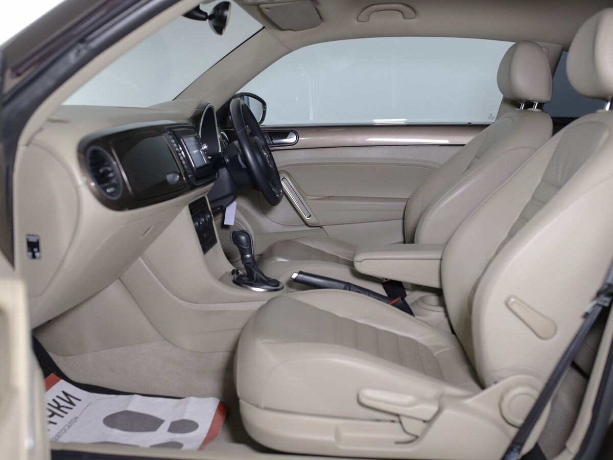 Volkswagen Beetle 2015 - фото автомобиля