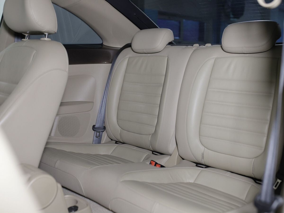 Volkswagen Beetle 2015 - фото автомобиля