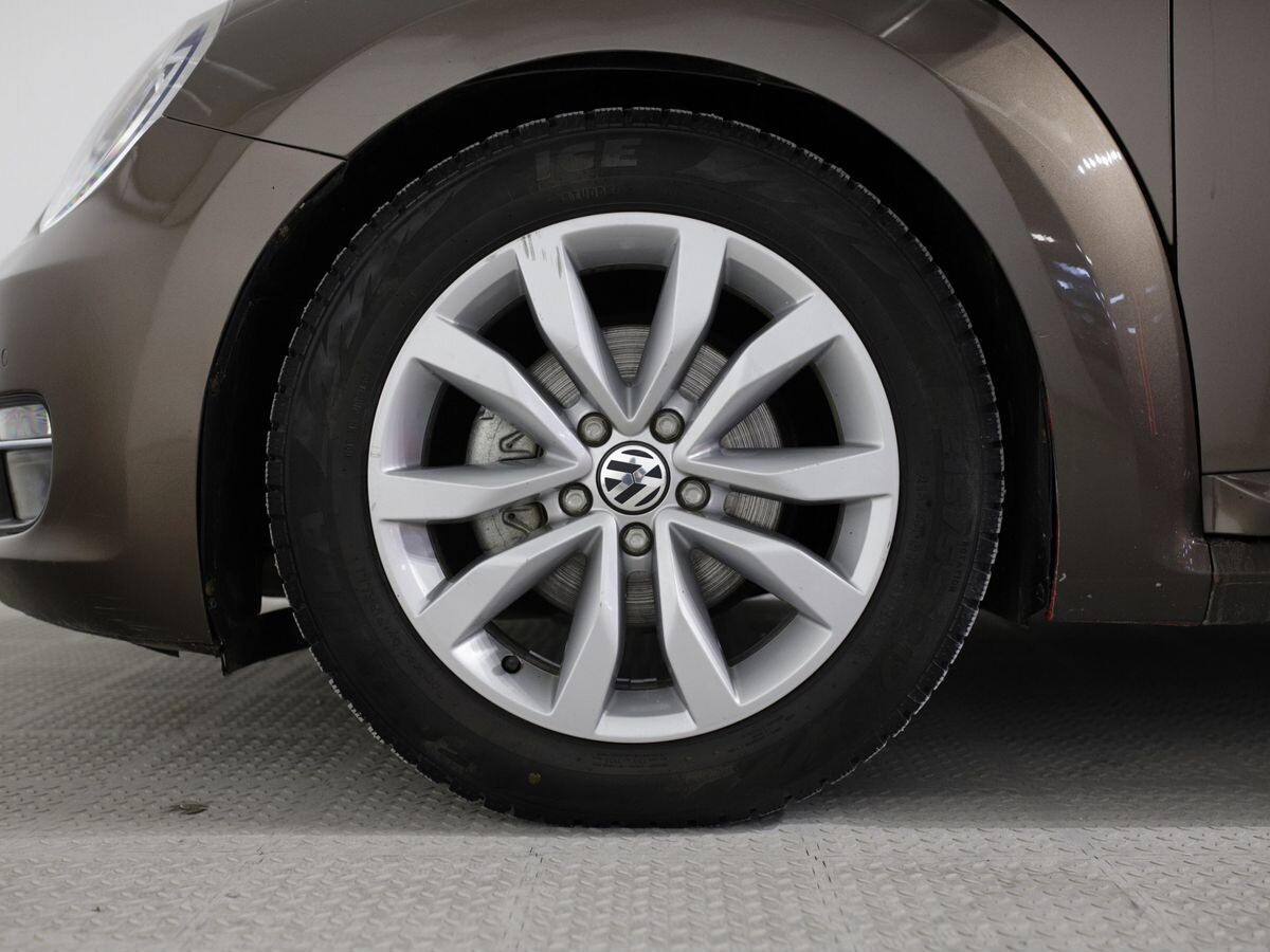 Volkswagen Beetle 2015 - фото автомобиля