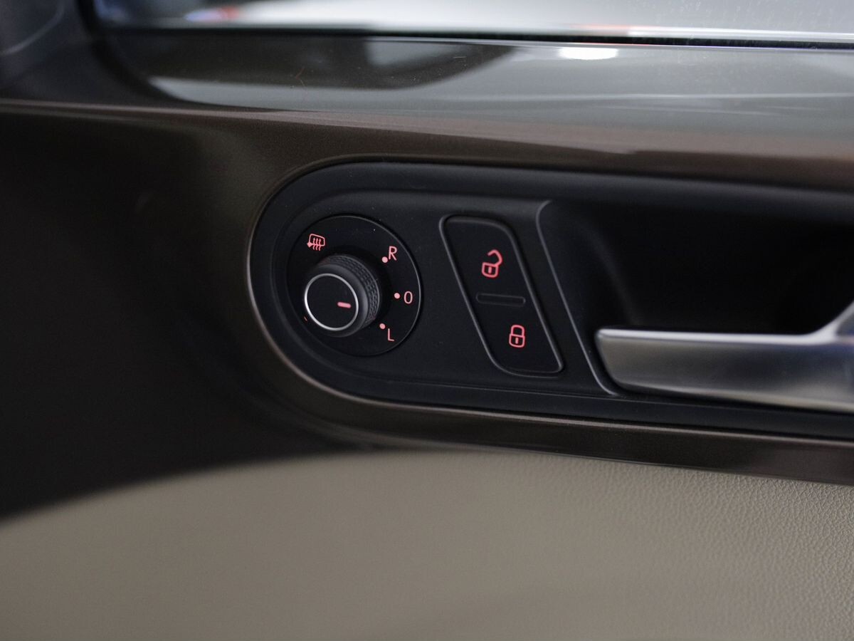 Volkswagen Beetle 2015 - фото автомобиля