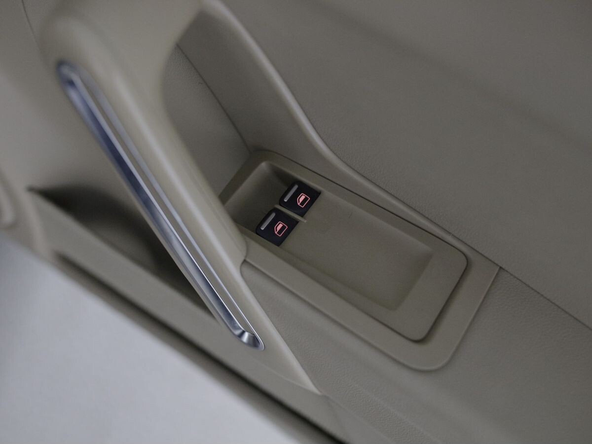 Volkswagen Beetle 2015 - фото автомобиля