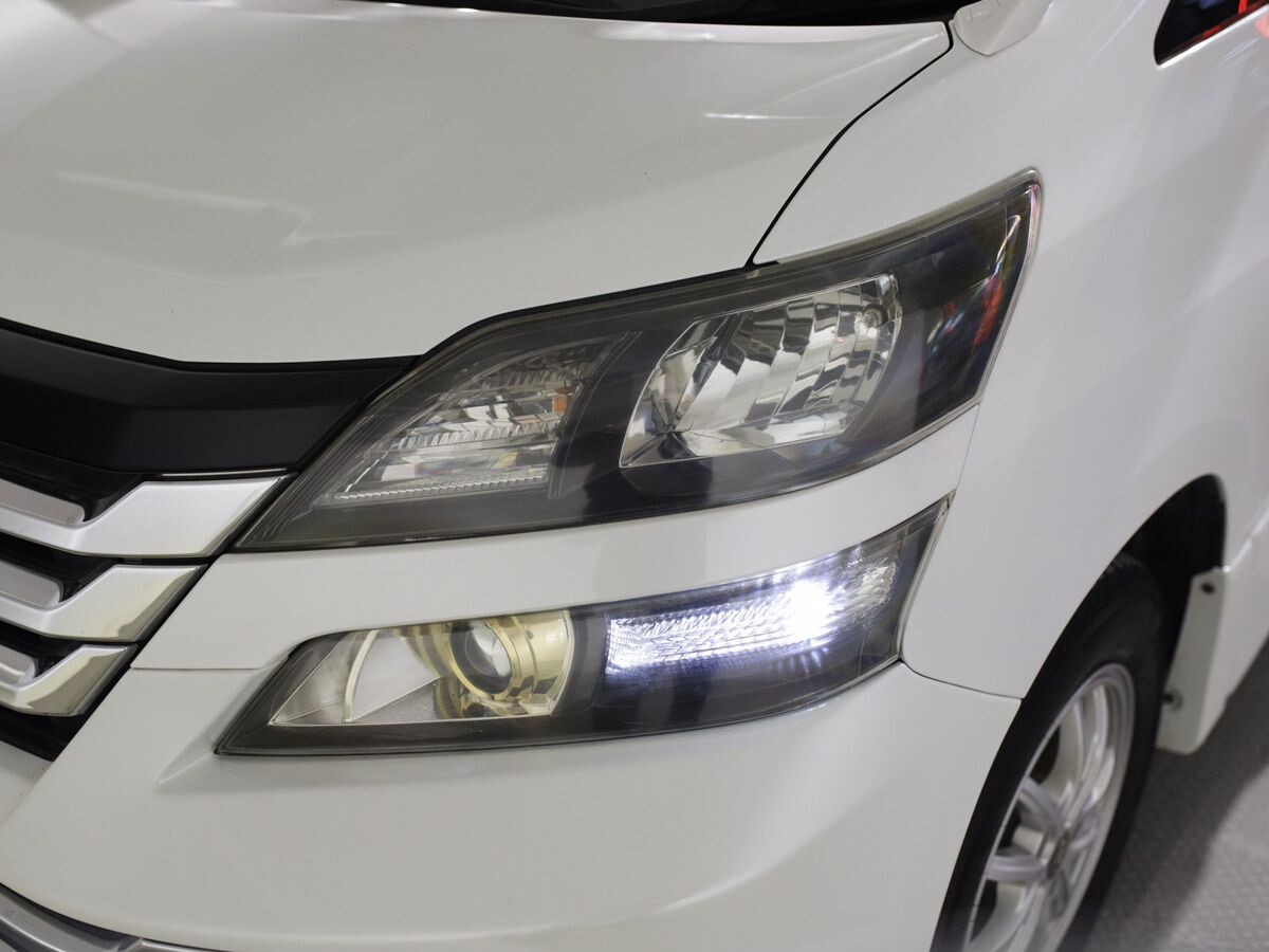 Toyota Vellfire 2012 - фото автомобиля