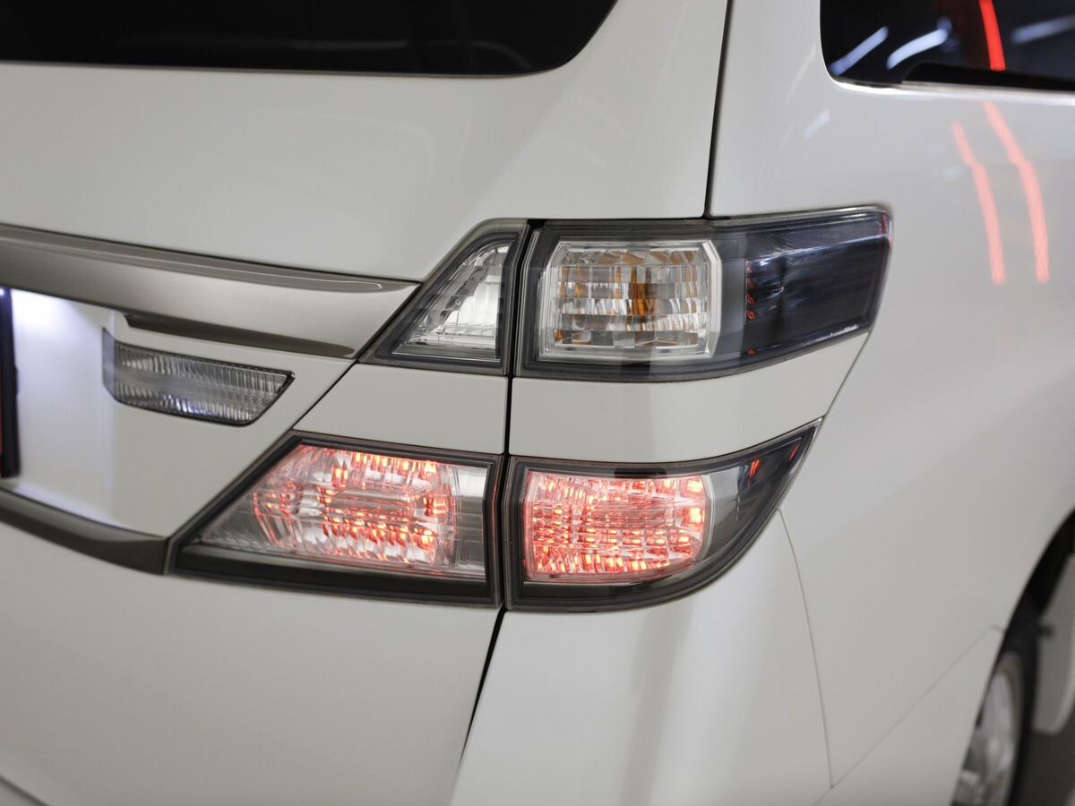 Toyota Vellfire 2012 - фото автомобиля