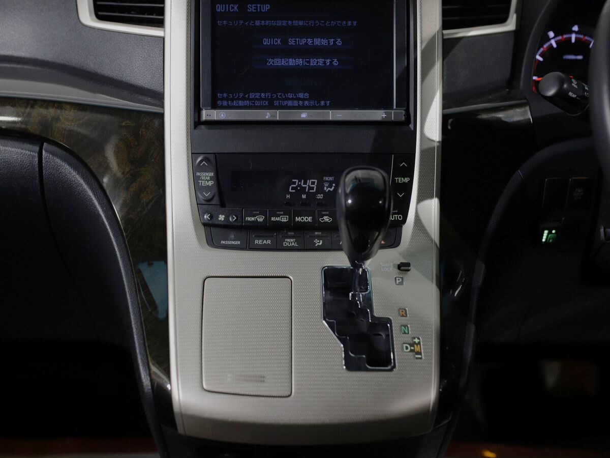 Toyota Vellfire 2012 - фото автомобиля