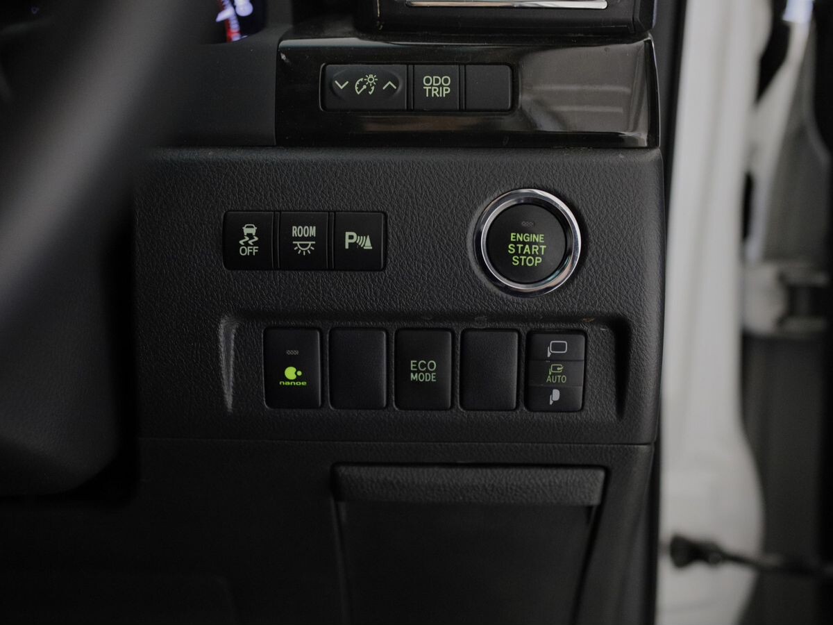 Toyota Vellfire 2012 - фото автомобиля