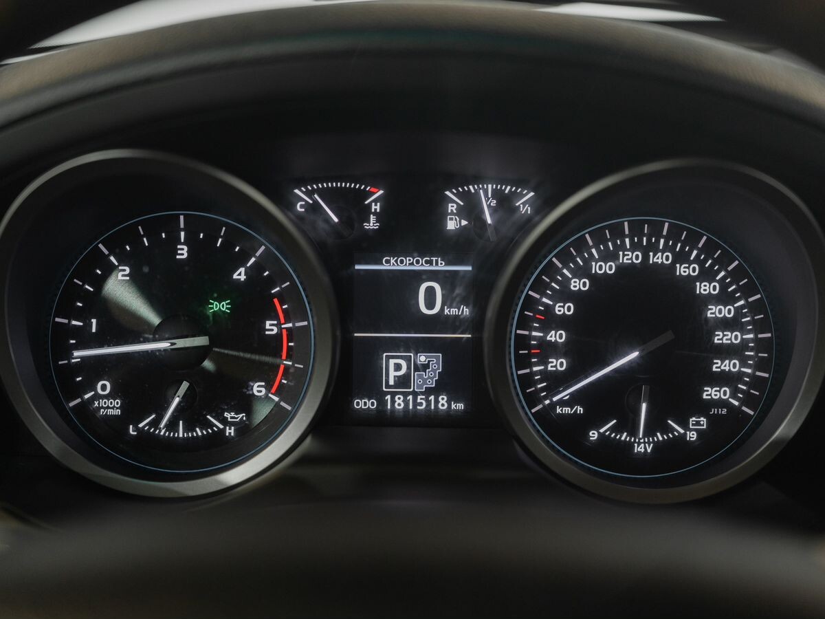 Toyota Land Cruiser 2013 - фото автомобиля