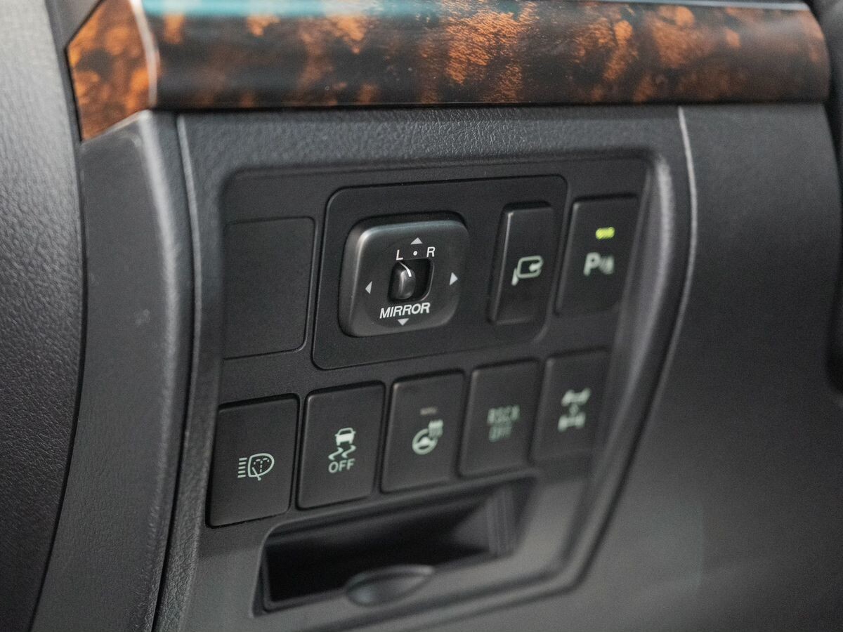 Toyota Land Cruiser 2013 - фото автомобиля