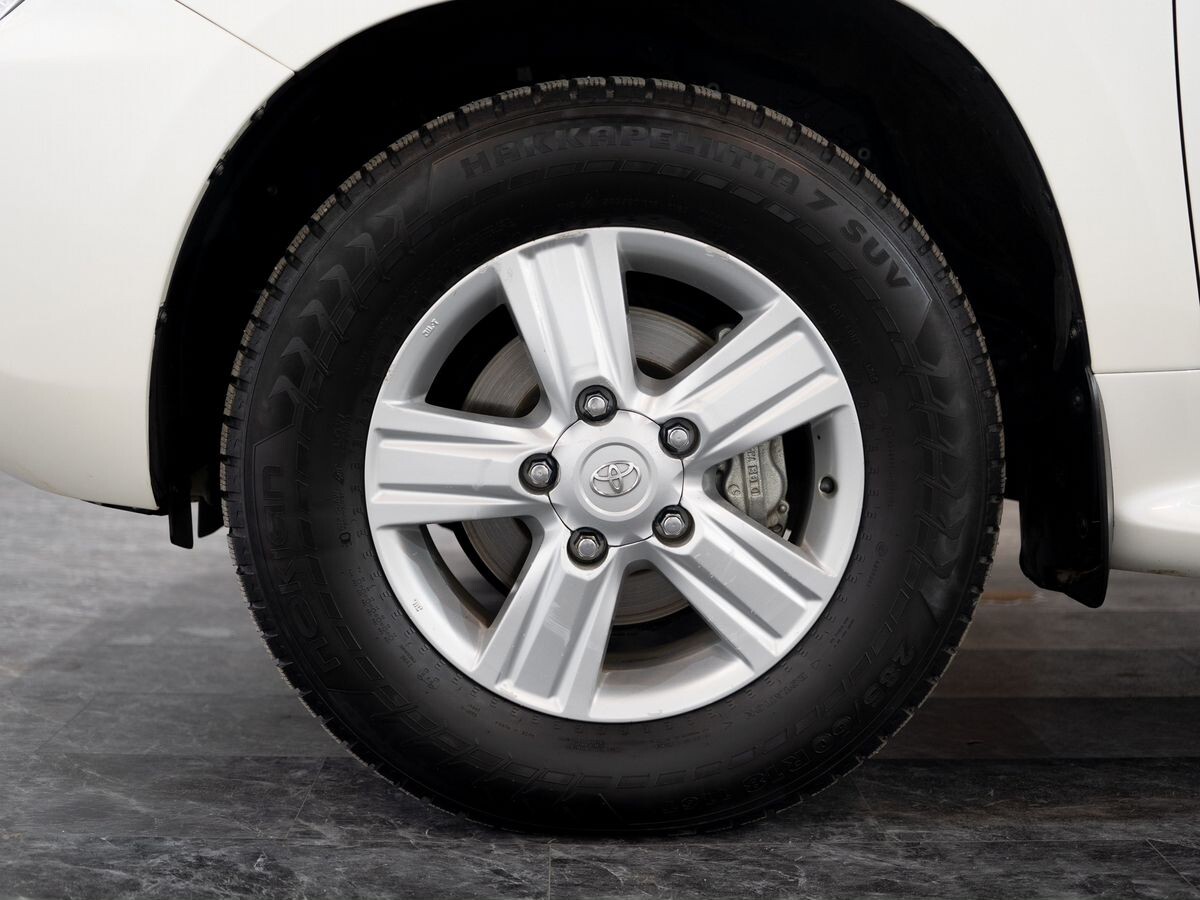 Toyota Land Cruiser 2013 - фото автомобиля