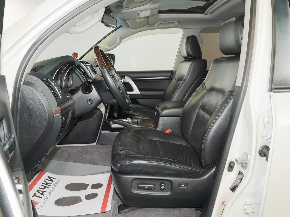 Toyota Land Cruiser 2013 - фото автомобиля