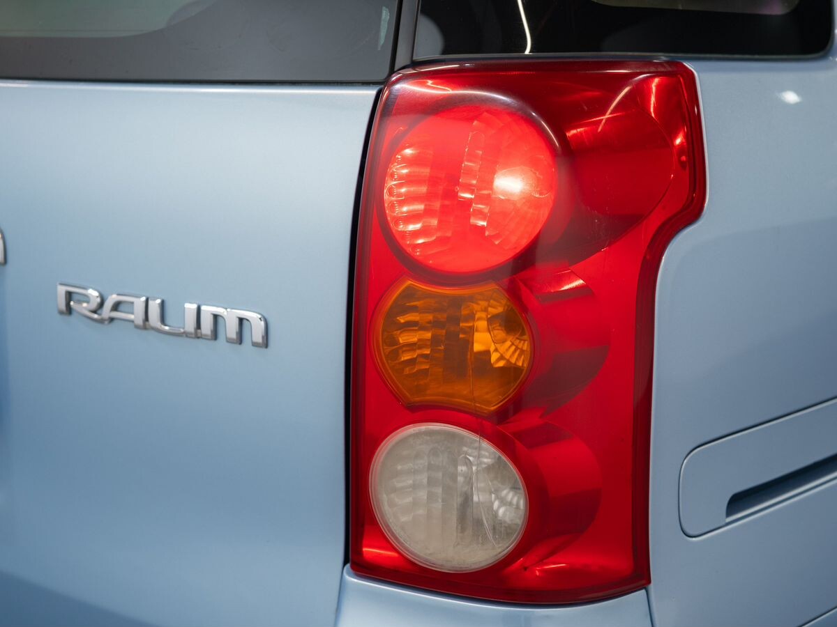 Toyota Raum 2003 - фото автомобиля