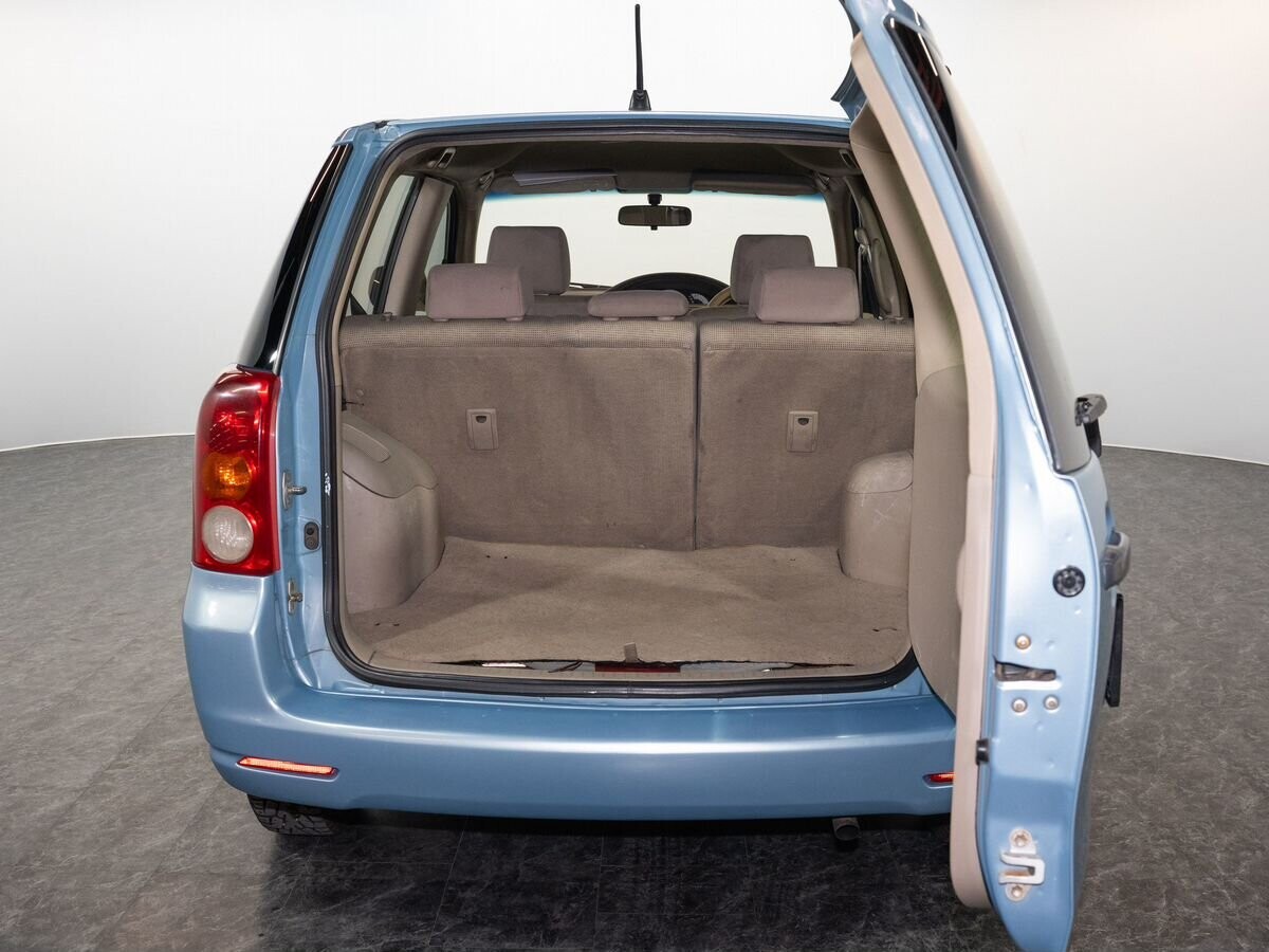 Toyota Raum 2003 - фото автомобиля