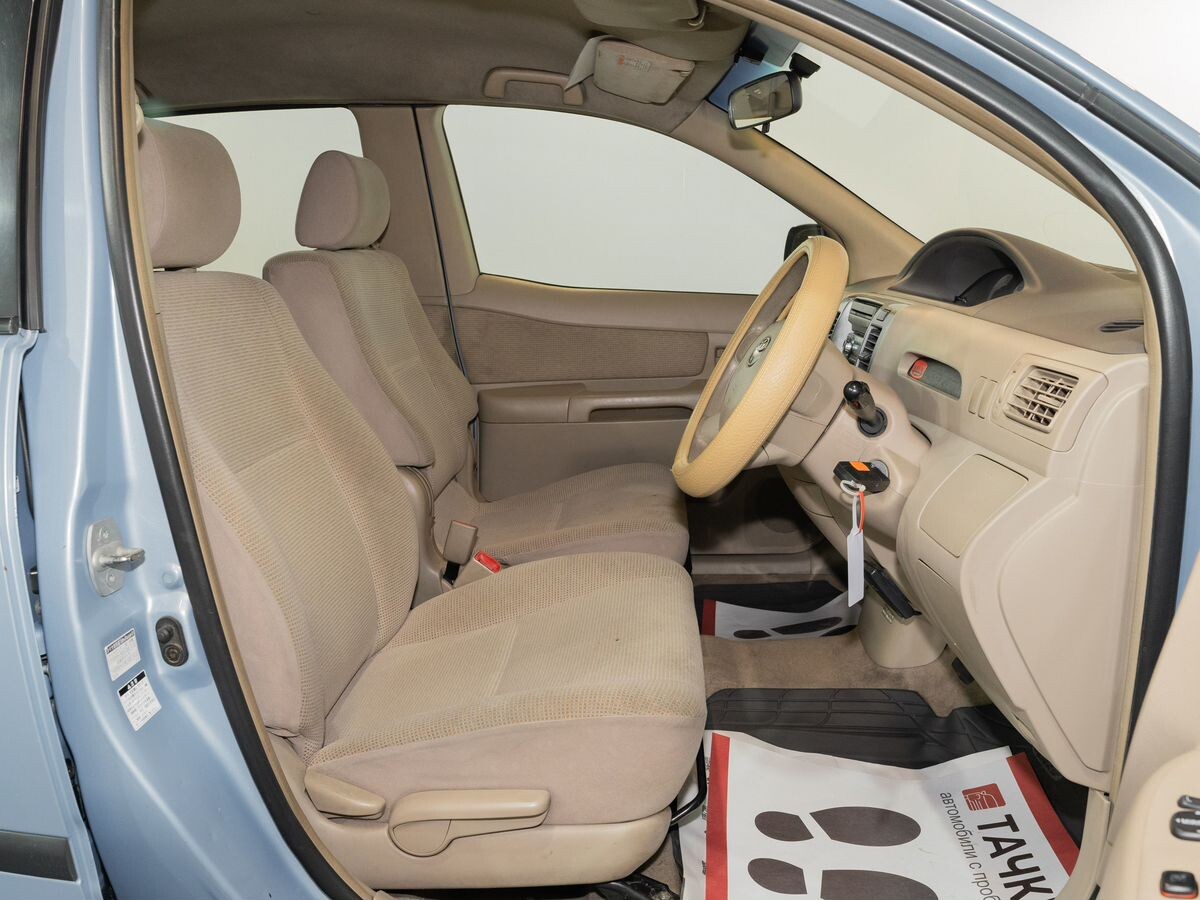 Toyota Raum 2003 - фото автомобиля
