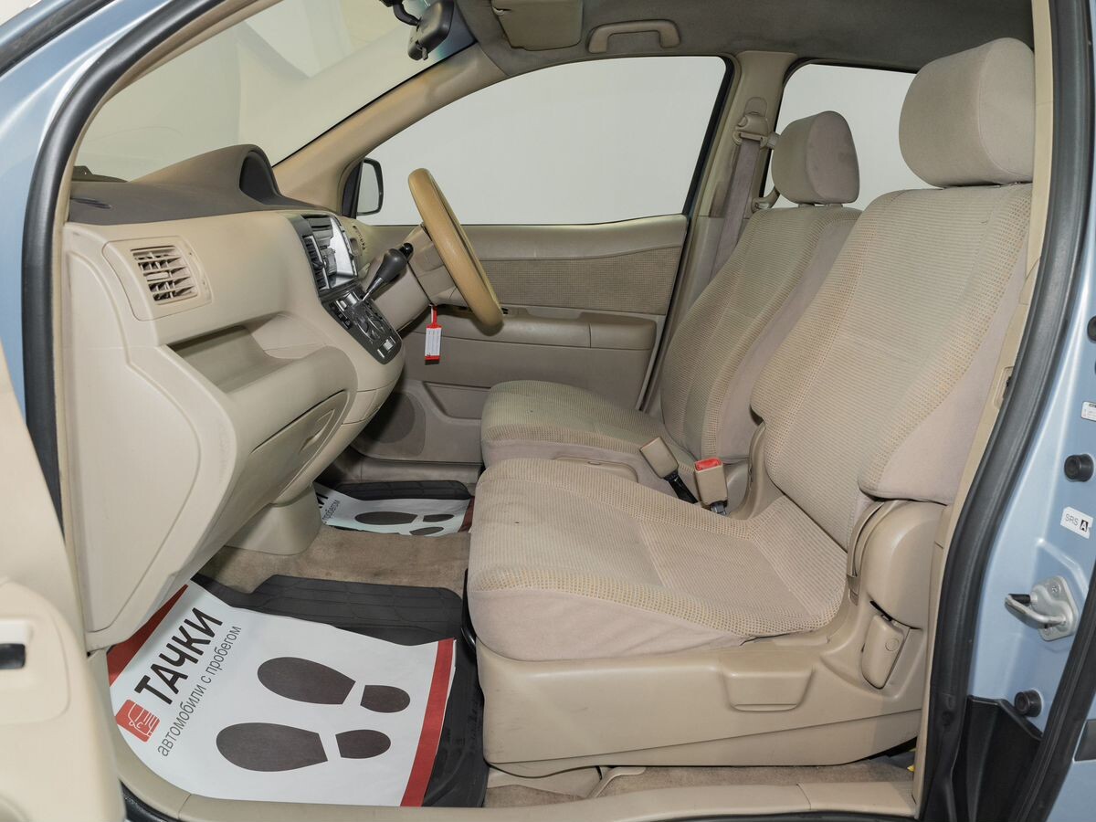 Toyota Raum 2003 - фото автомобиля