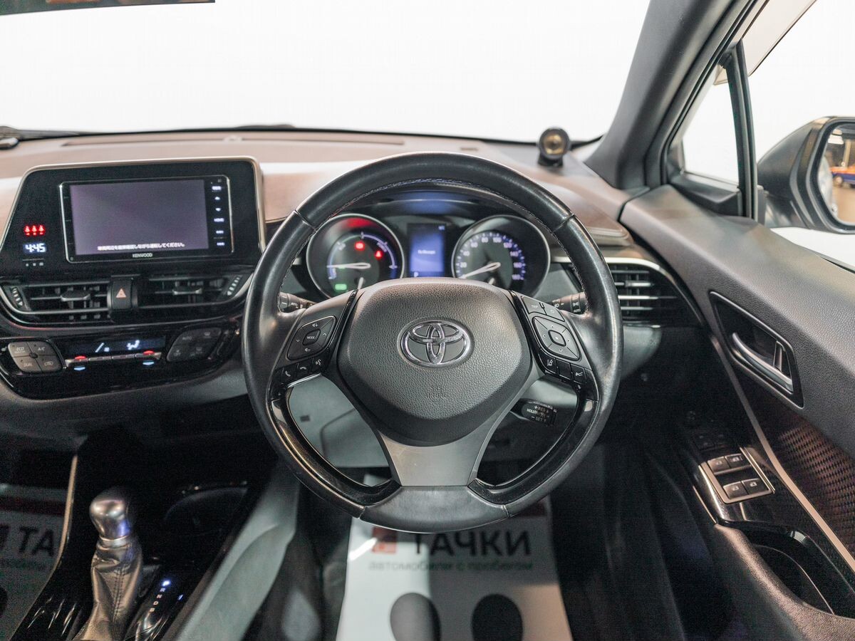 Toyota C-HR 2017 - фото автомобиля