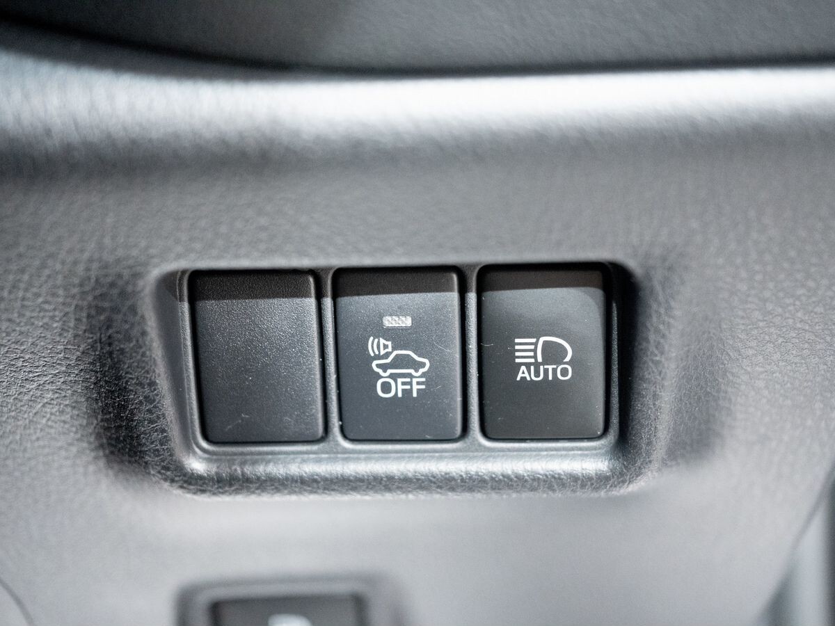 Toyota C-HR 2017 - фото автомобиля