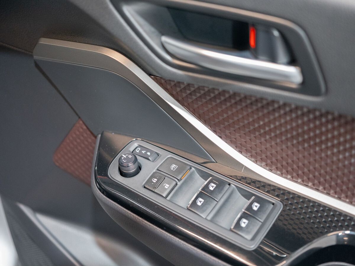 Toyota C-HR 2017 - фото автомобиля