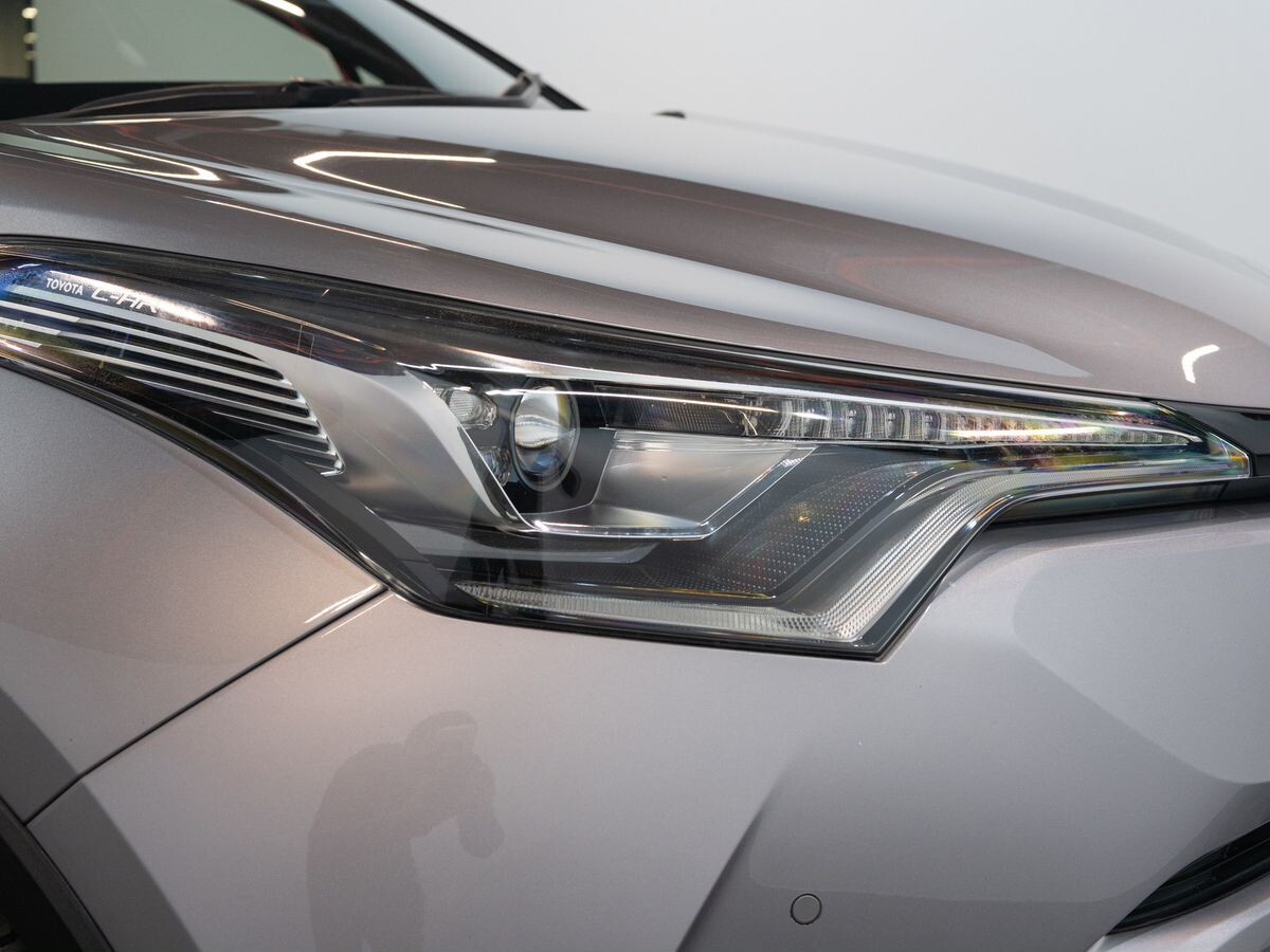 Toyota C-HR 2017 - фото автомобиля
