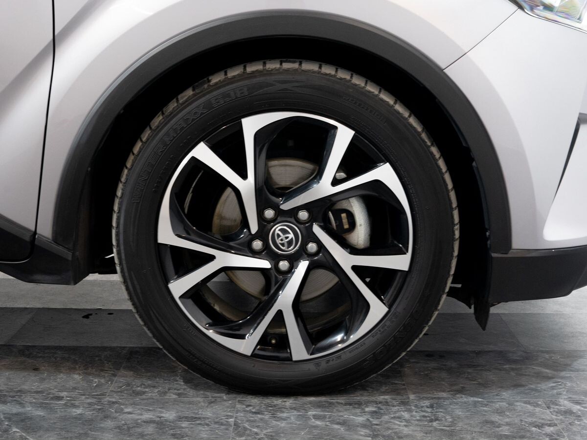 Toyota C-HR 2017 - фото автомобиля