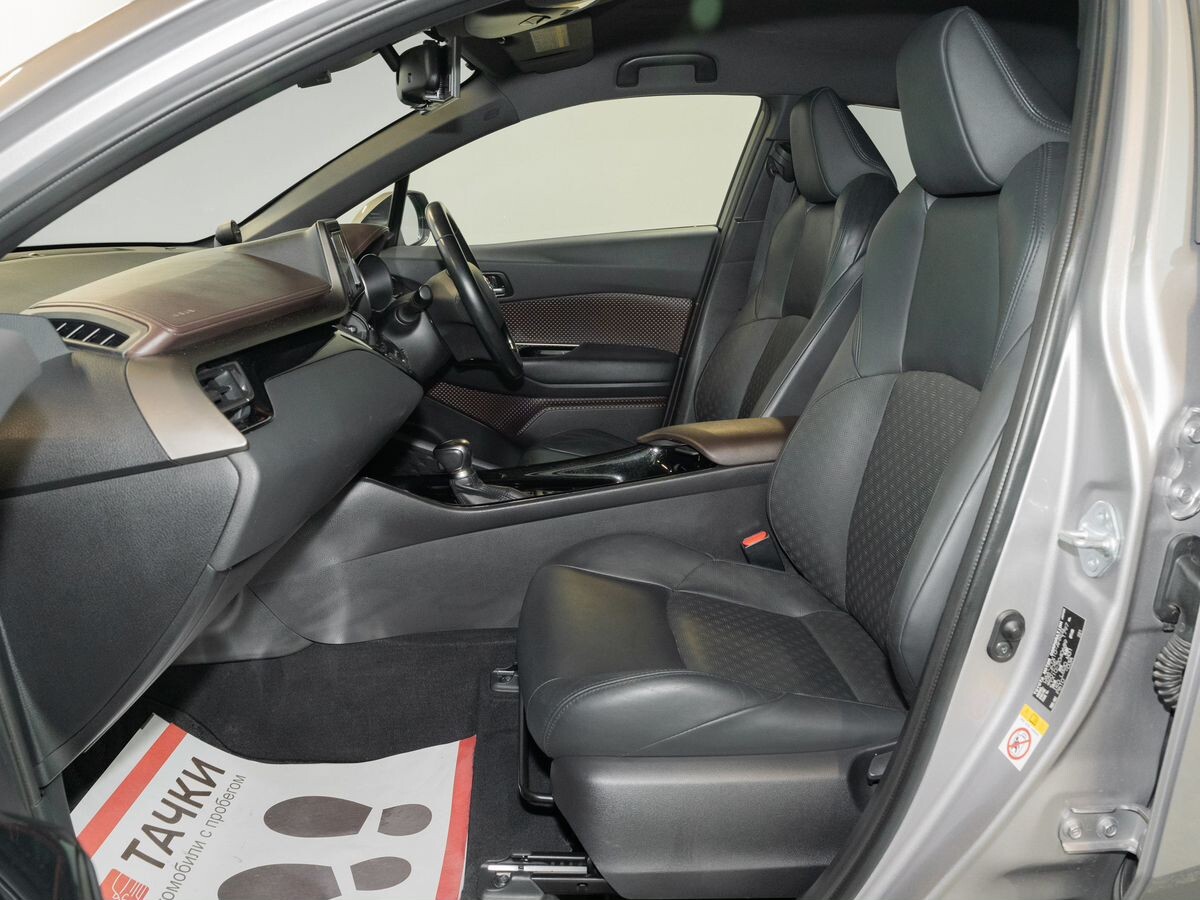 Toyota C-HR 2017 - фото автомобиля