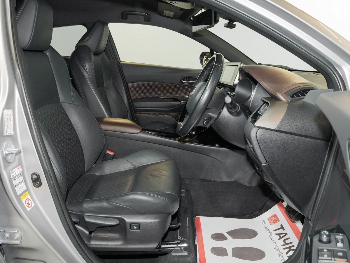 Toyota C-HR 2017 - фото автомобиля