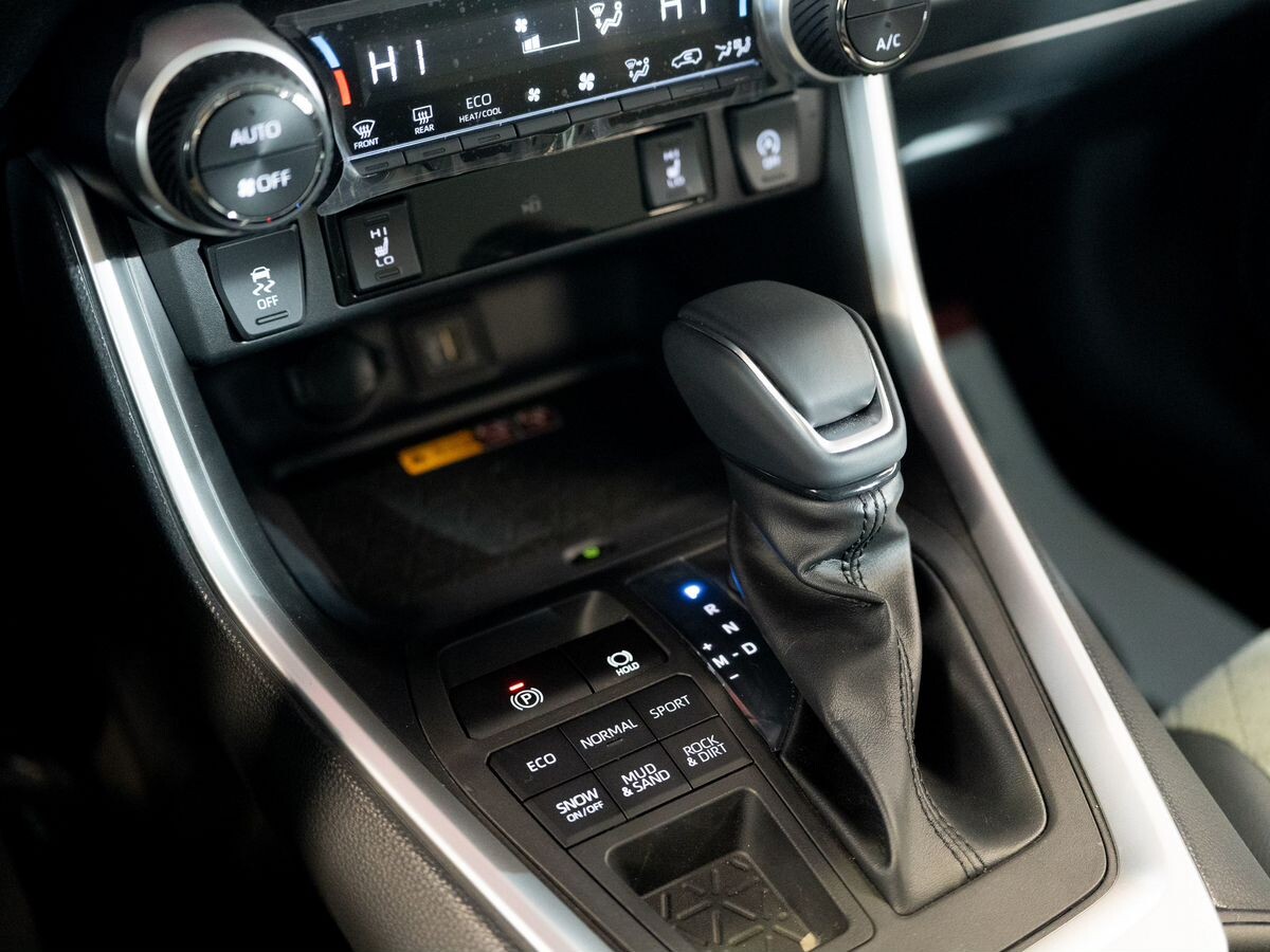 Toyota RAV4 2025 - фото автомобиля