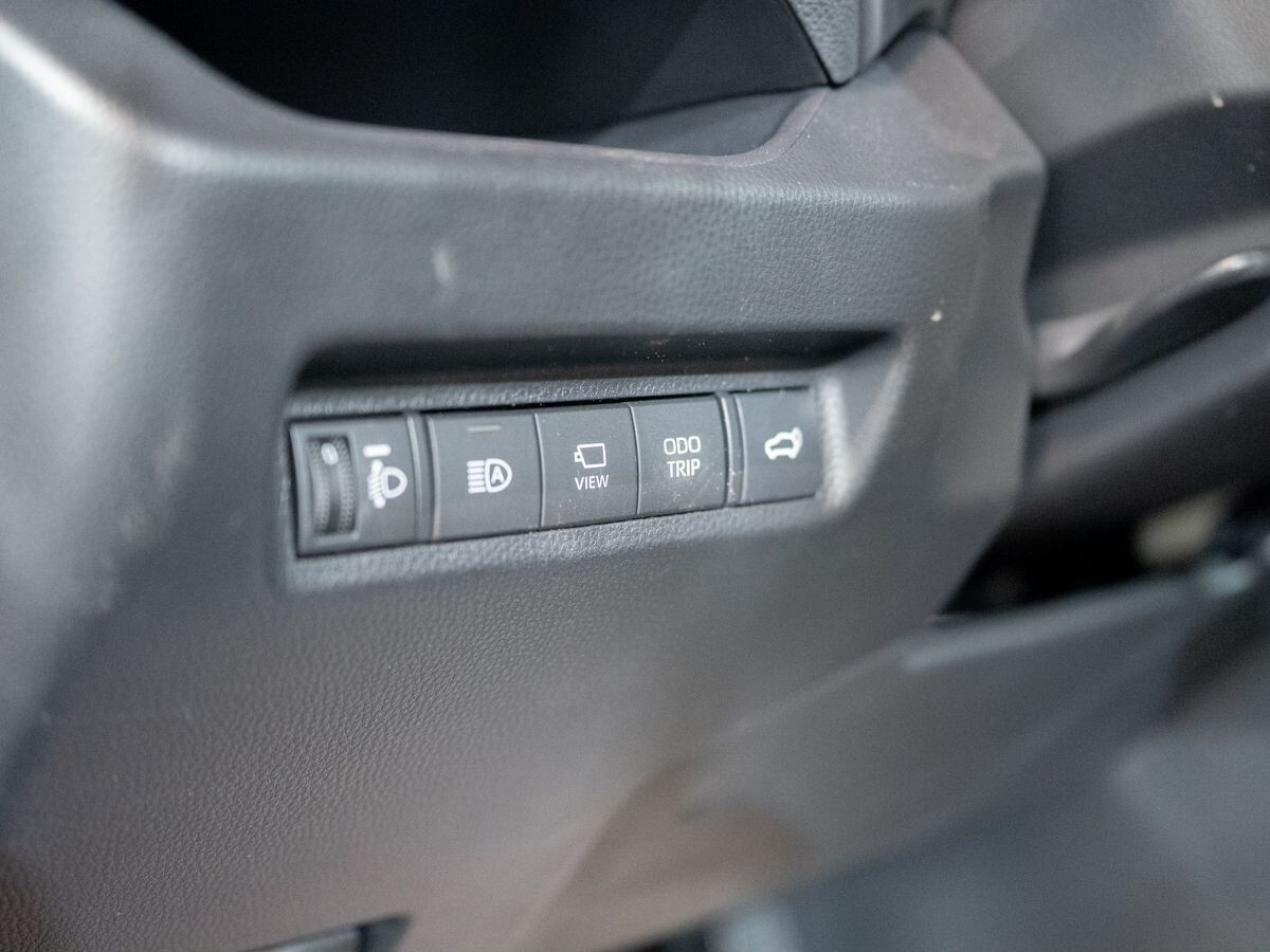 Toyota RAV4 2025 - фото автомобиля