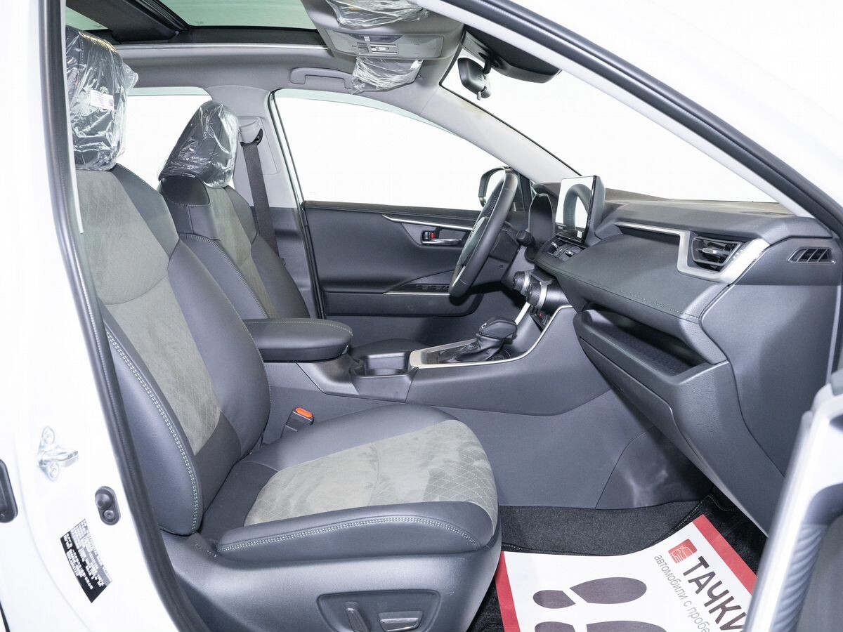 Toyota RAV4 2025 - фото автомобиля