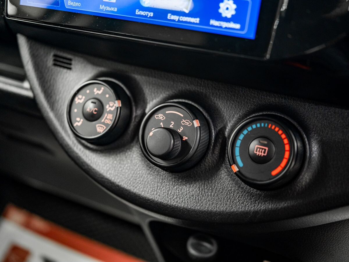 Toyota Vitz 2017 - фото автомобиля