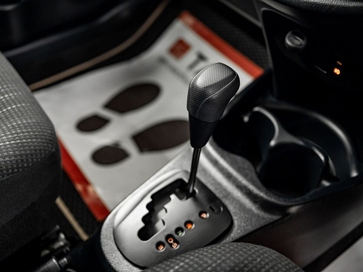 Toyota Vitz 2017 - фото автомобиля