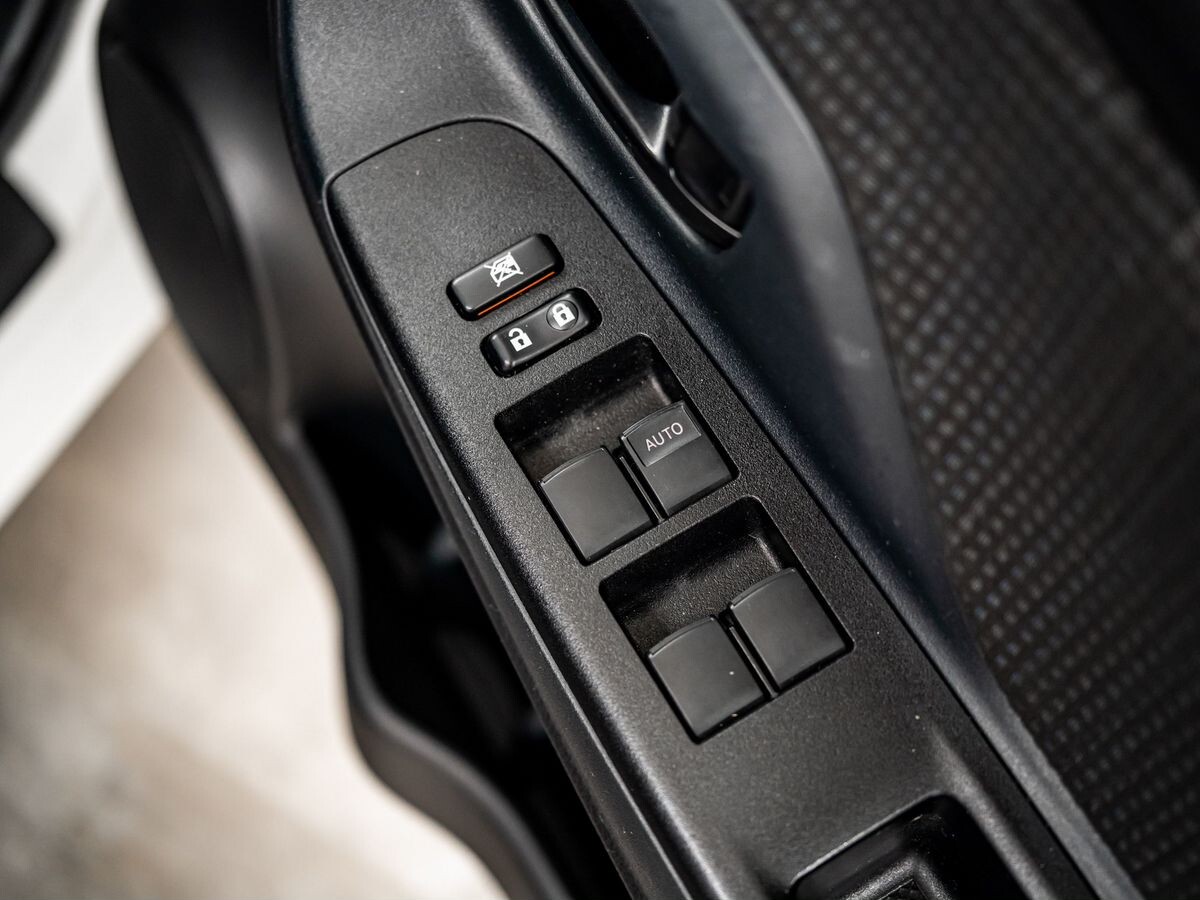 Toyota Vitz 2017 - фото автомобиля