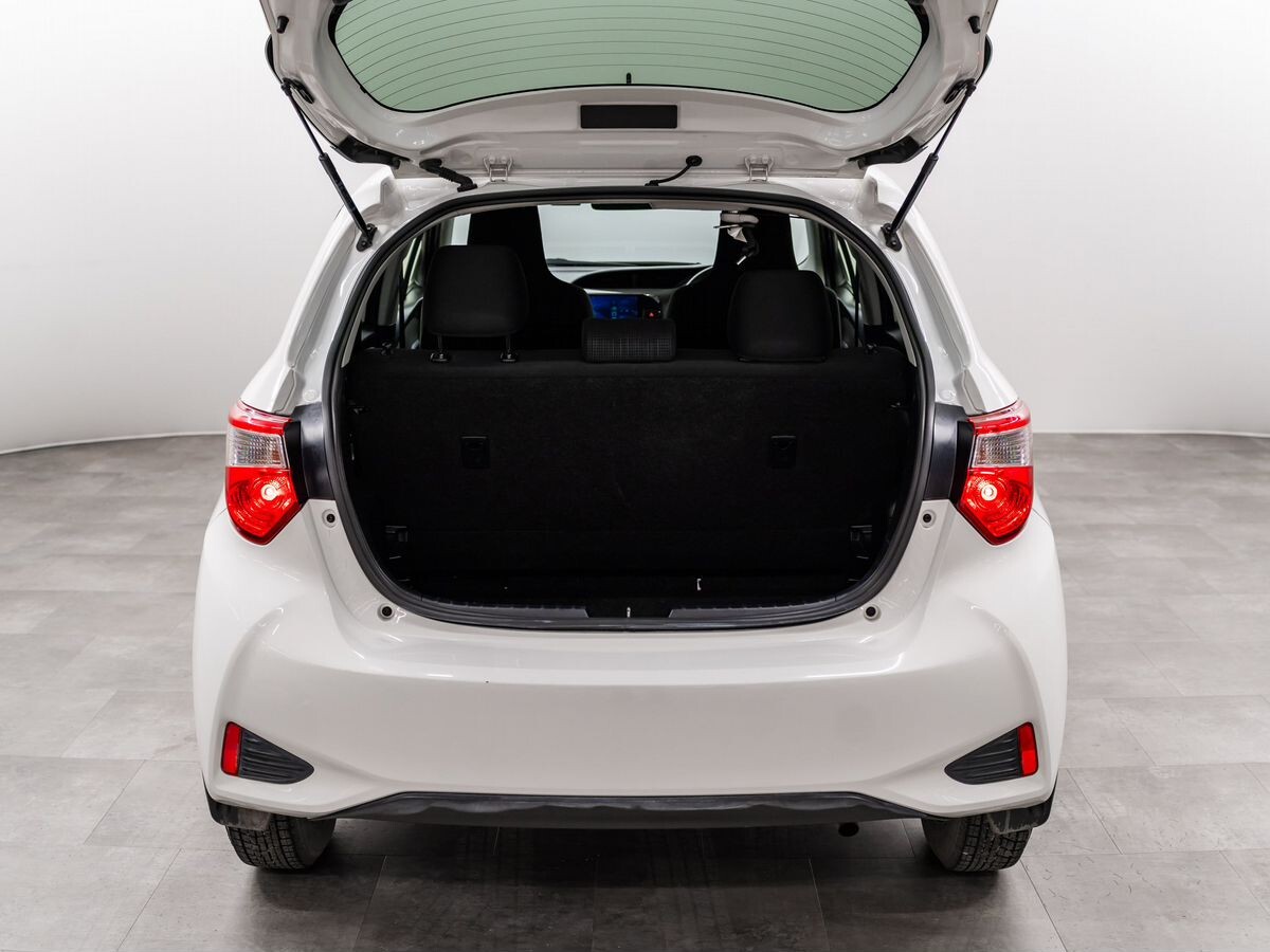 Toyota Vitz 2017 - фото автомобиля