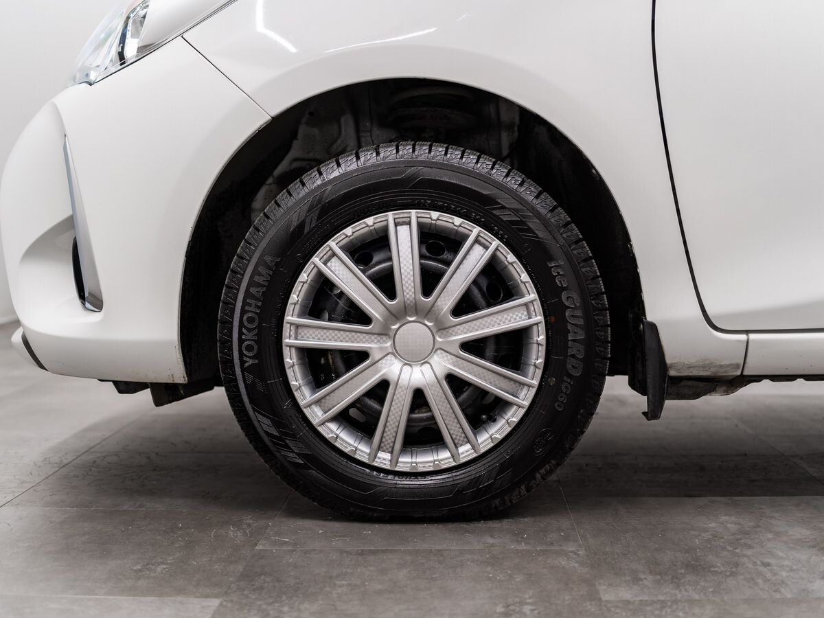 Toyota Vitz 2017 - фото автомобиля