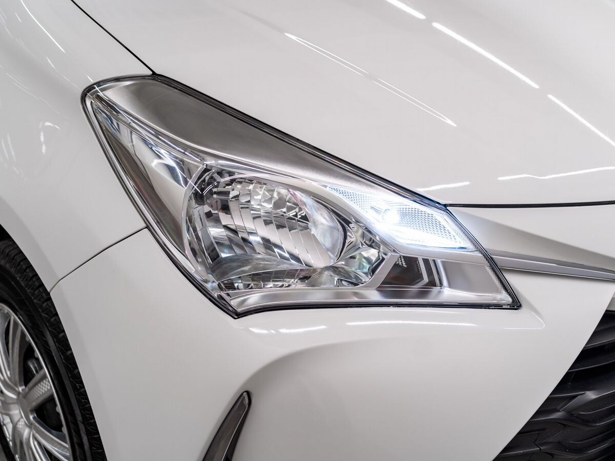 Toyota Vitz 2017 - фото автомобиля