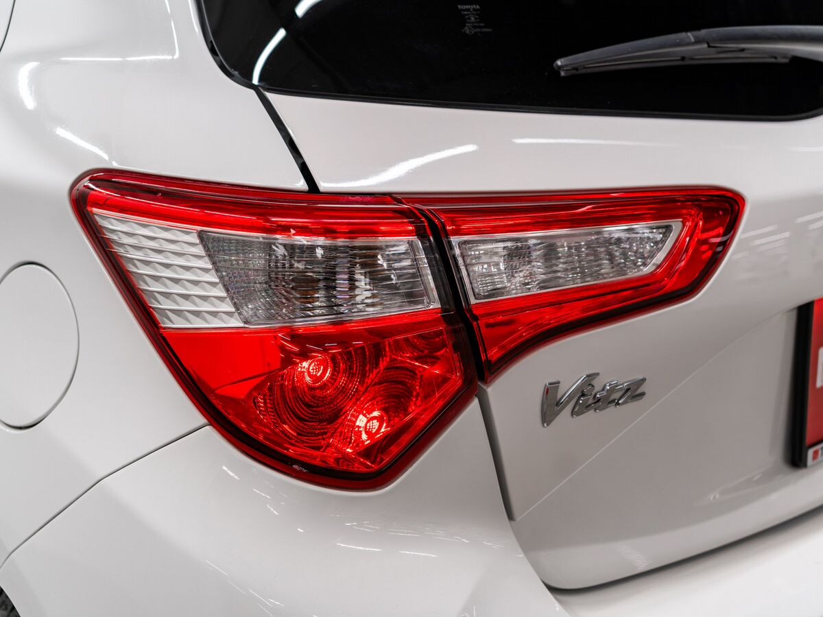 Toyota Vitz 2017 - фото автомобиля