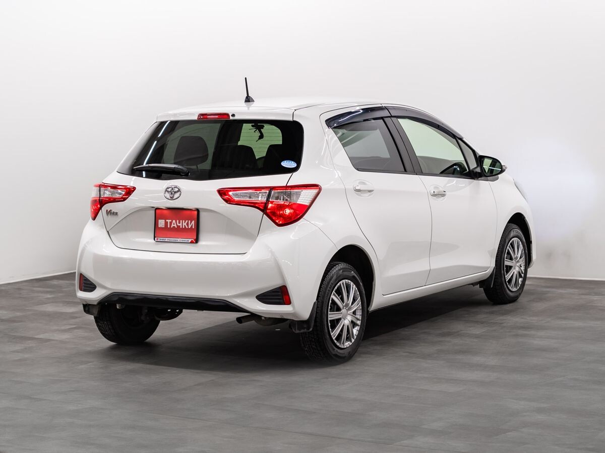 Toyota Vitz 2017 - фото автомобиля