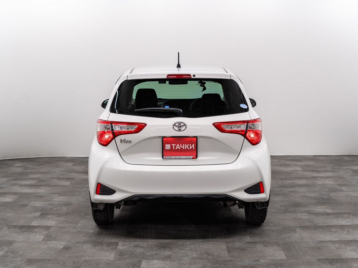 Toyota Vitz 2017 - фото автомобиля