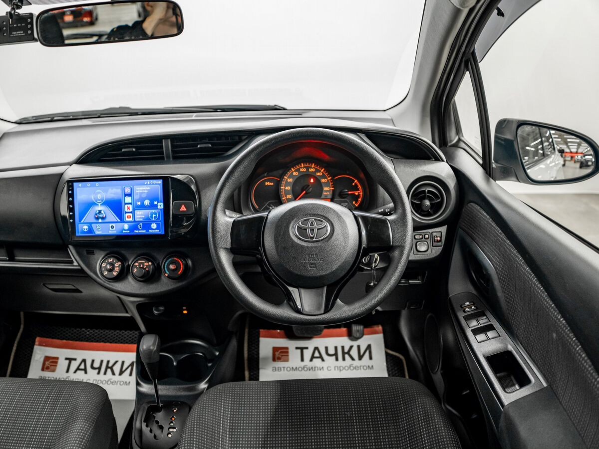 Toyota Vitz 2017 - фото автомобиля