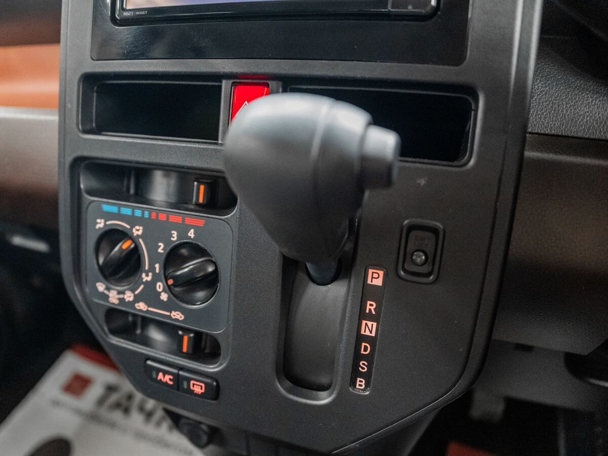 Toyota Roomy 2017 - фото автомобиля