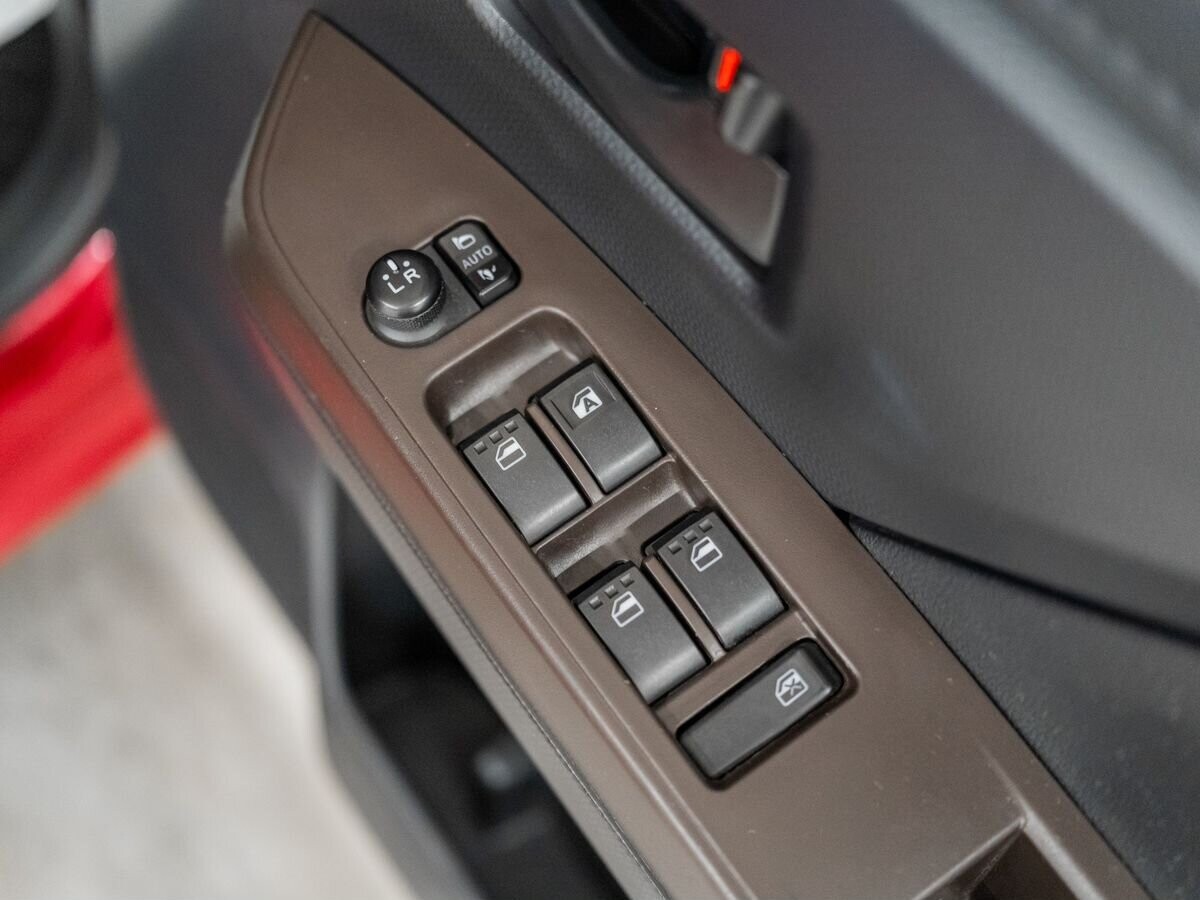 Toyota Roomy 2017 - фото автомобиля