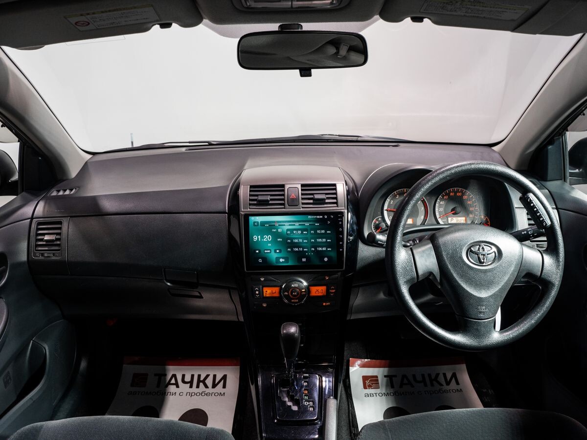 Toyota Corolla 2010 - фото автомобиля