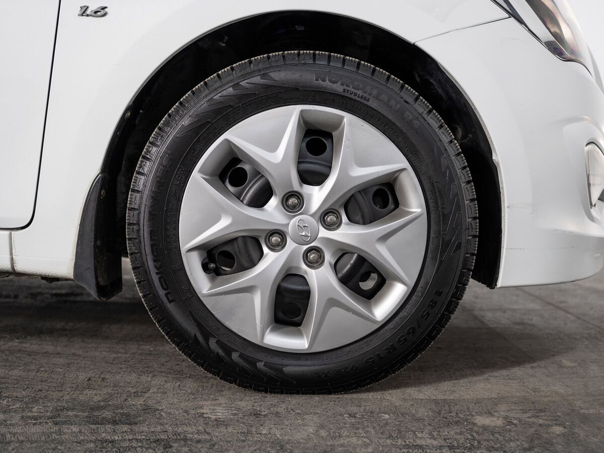 Hyundai Solaris 2015 - фото автомобиля