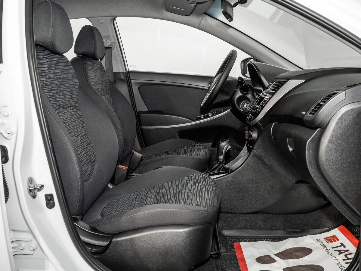 Hyundai Solaris 2015 - фото автомобиля